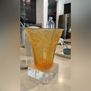 LIULI LIVING GLASS VASE, 2017, H 6.25", DIA 6", MESSENGER OF LIGHT